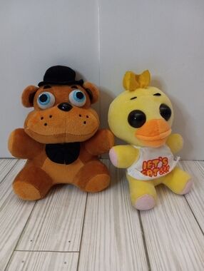Five Nights At Freddy's FNAF Freddy and Chica Plush Stuffed Animals